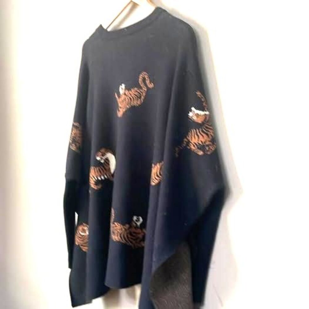 She & sky TIGERS sweater black like new one size